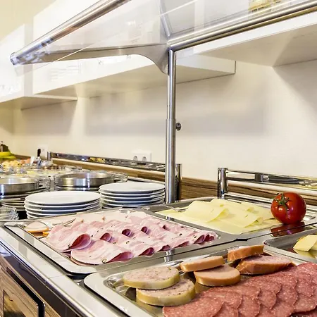 Nuernberger Trichter Family-business Garni 3*