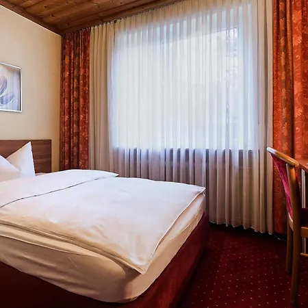 Nuernberger Trichter Family-business Garni Hotel