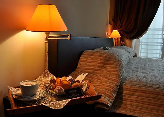 Nuernberger Trichter Family-business Garni Hotel 3*