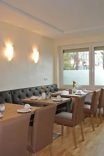 Nuernberger Trichter Family-business Garni Hotel